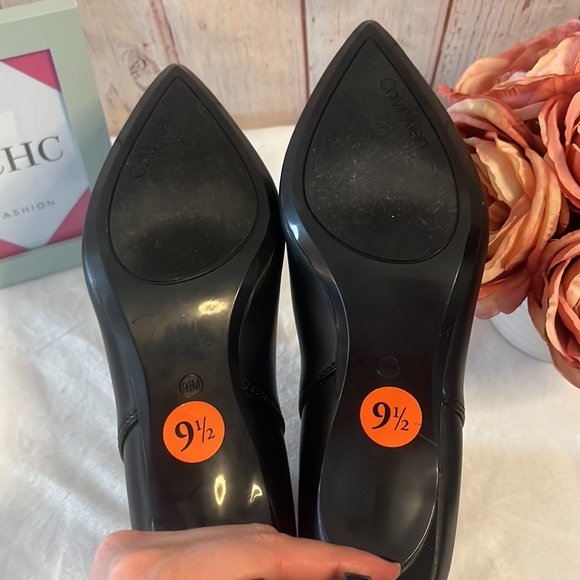 NWOT Calvin Klein Samara 3 faux leather booties - Picture 4 of 5